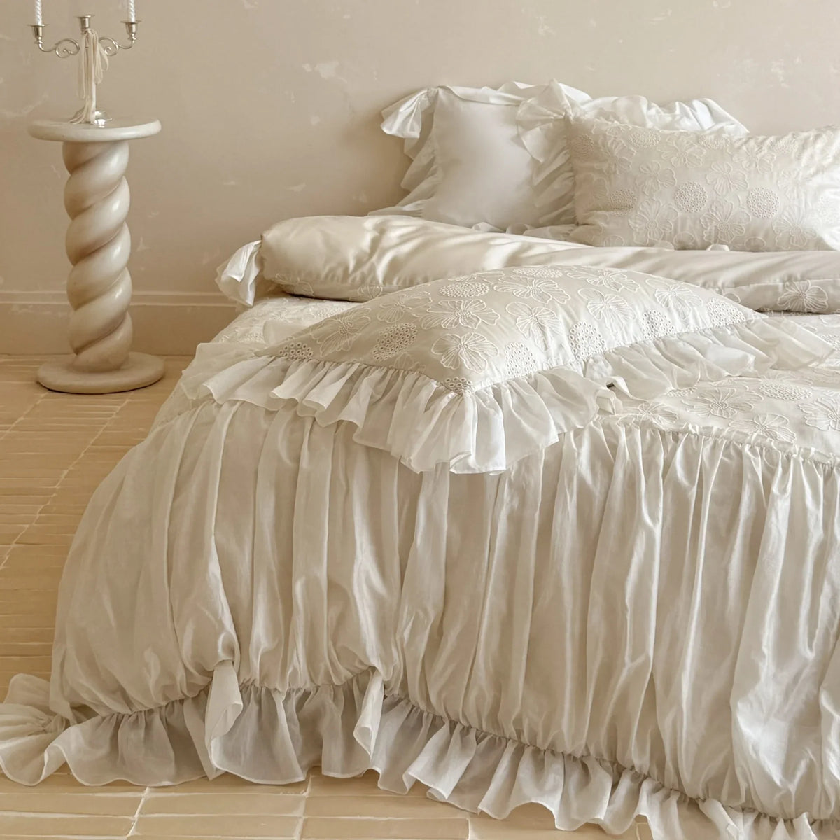 Bedding Set Vintage Floral Embroidery Ruffled Set of 4