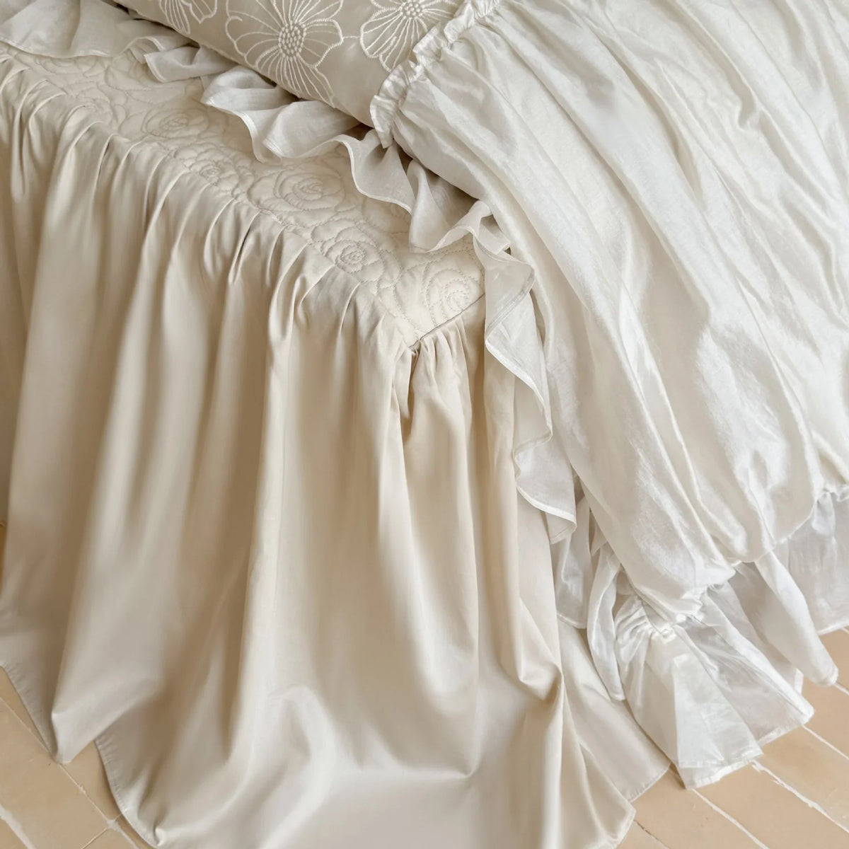 Bedding Set Vintage Floral Embroidery Ruffled Set of 4
