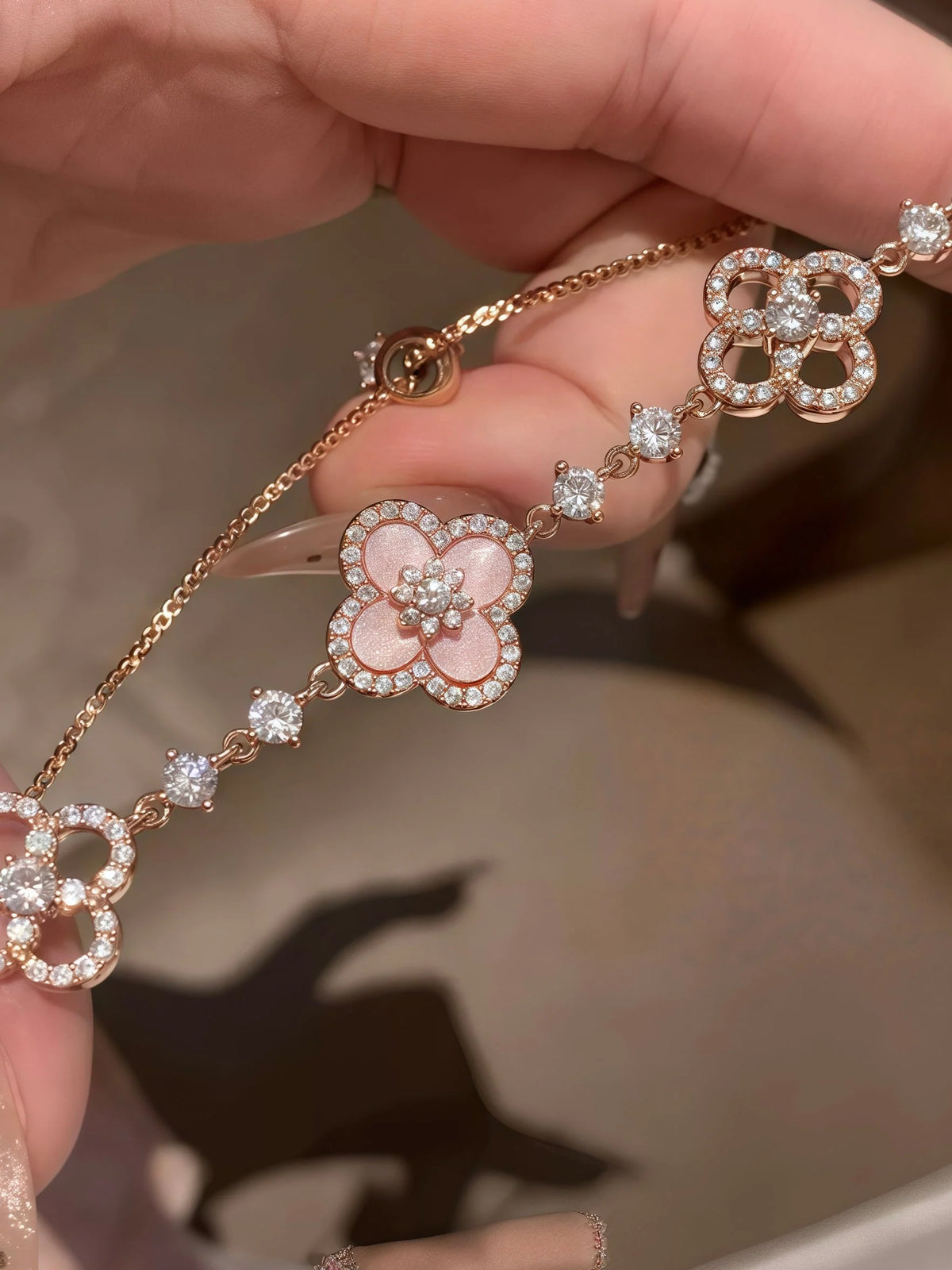 Bracelet Floral Shell & Crystal Gold Plated Adjustable Fit