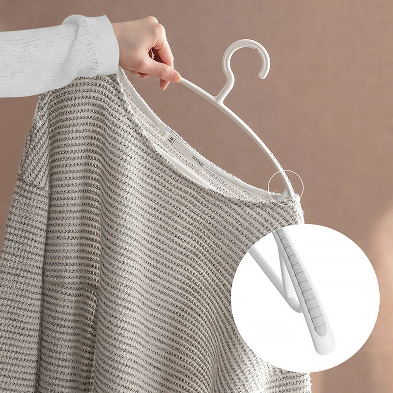 Clothes Hangers Non-Slip Rounded Shoulders Set of 10