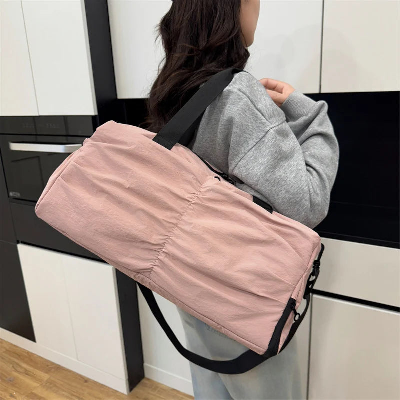 Duffel Bag Tear-Resistant Fabric Spacious Interior & Multiple Pockets