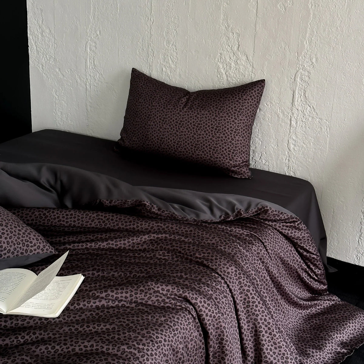 Duvet Cover Set Reversible Satin Leopard Pattern