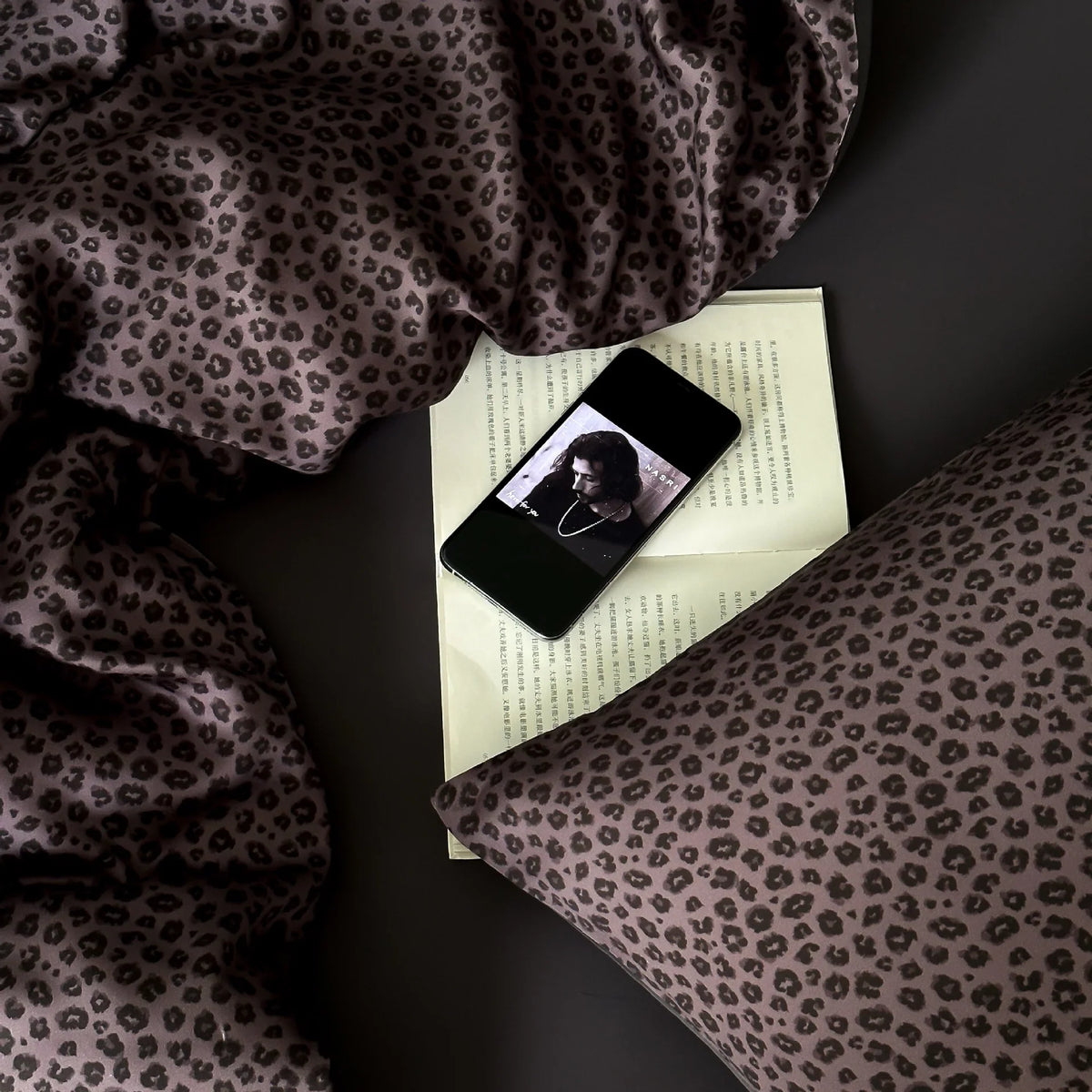 Duvet Cover Set Reversible Satin Leopard Pattern