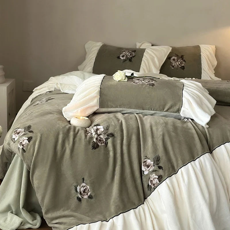 Duvet Cover Set Velvet-Look Microfiber Reversible Embroidered 4-Piece