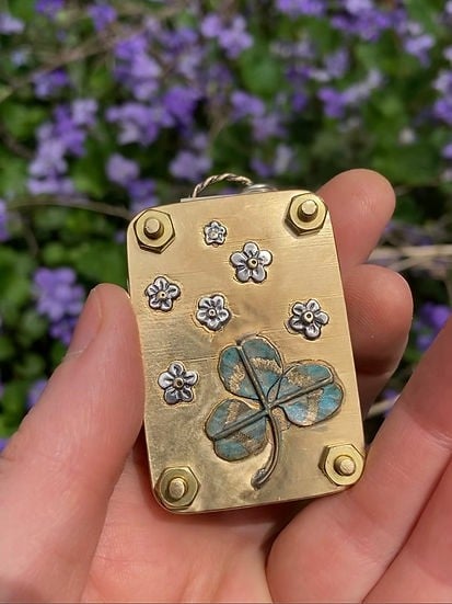 Flower Press Compact With 10 Reusable Blotter Sheets