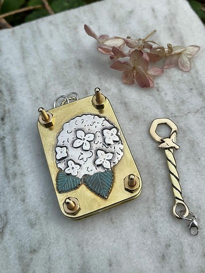 Flower Press Compact With 10 Reusable Blotter Sheets
