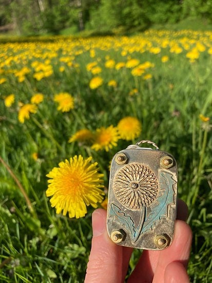 Flower Press Compact With 10 Reusable Blotter Sheets