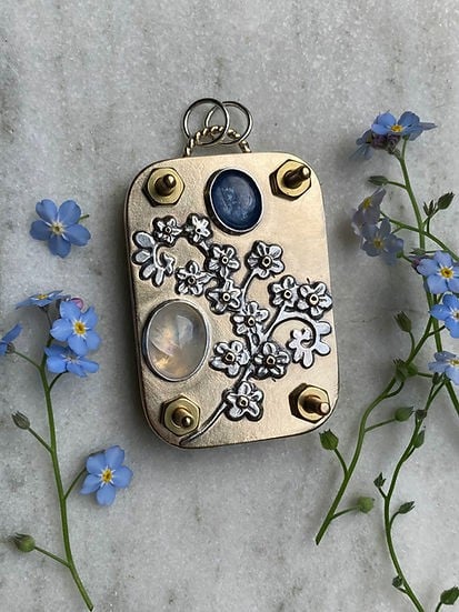 Flower Press Compact With 10 Reusable Blotter Sheets