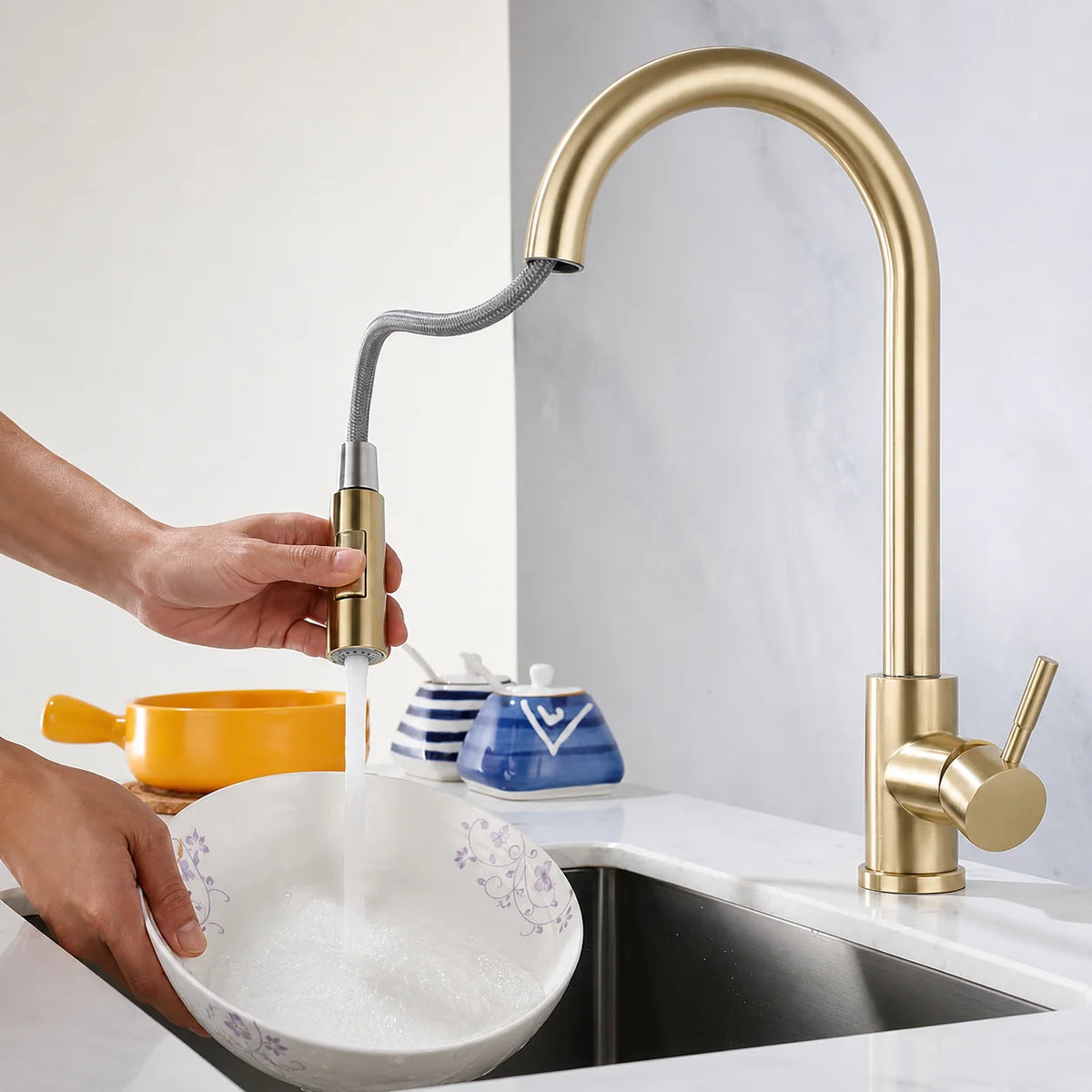 Kitchen Faucet Single-Handle Pull-Out Spray Head