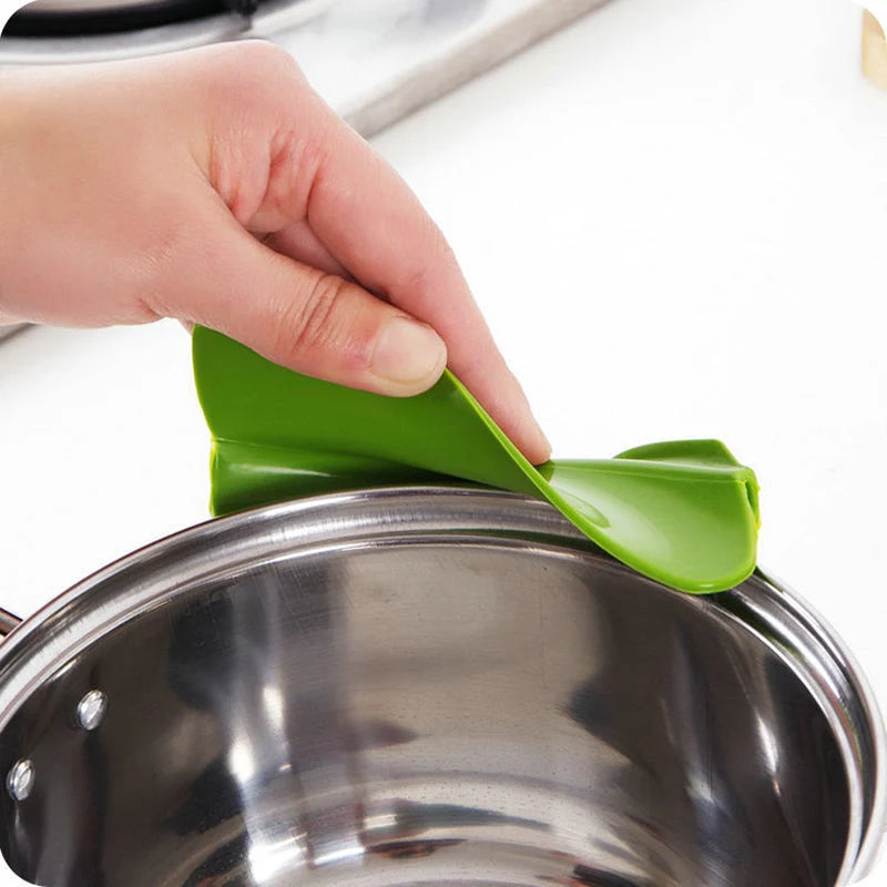 Kitchen Funnel Flexible Curved Design For Round Pans