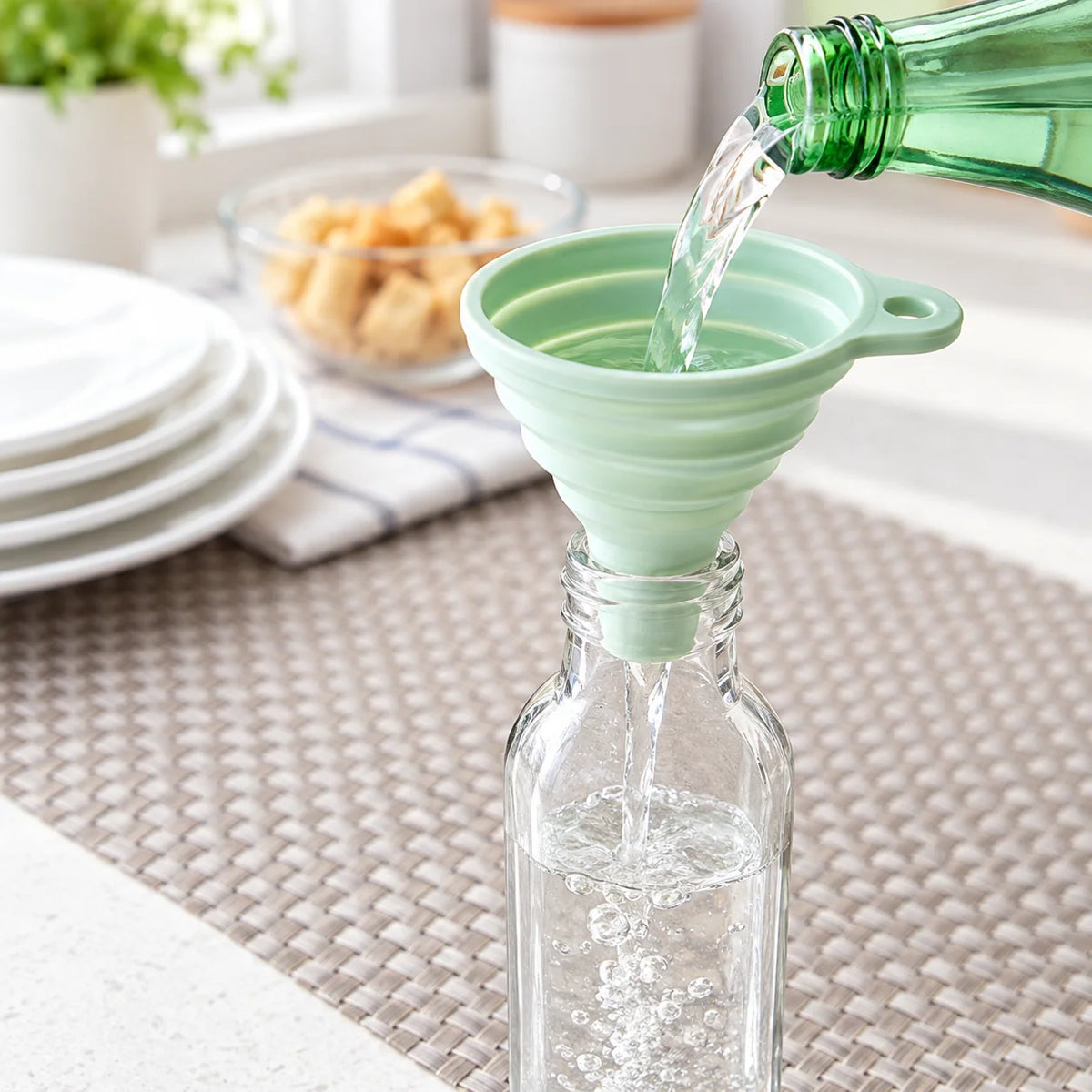 Liquid Dispenser Flexible Silicone Retractable Tapered Design