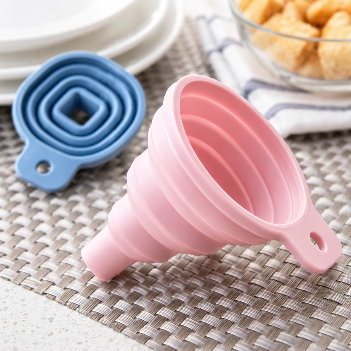 Liquid Dispenser Flexible Silicone Retractable Tapered Design