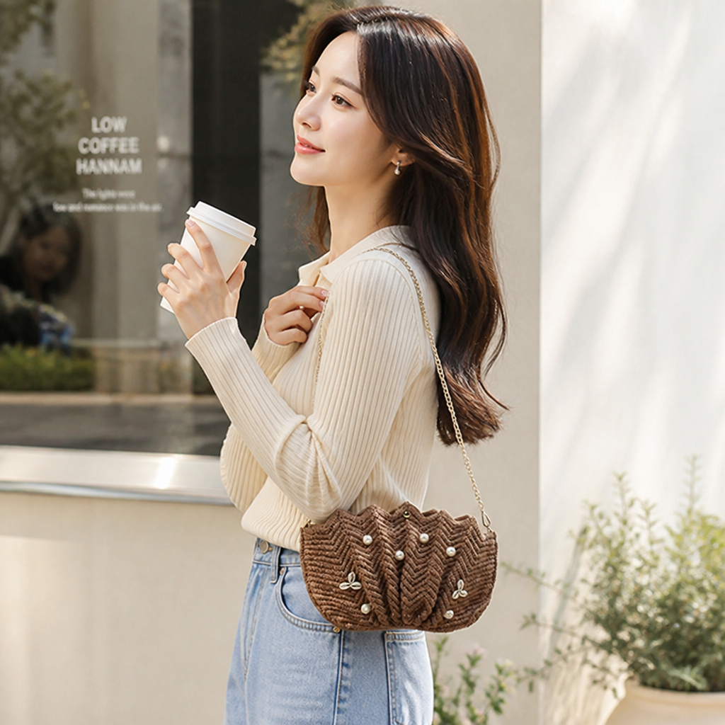 Pearl-Embellished Wave-Pattern Chain Strap Shoulder Bag
