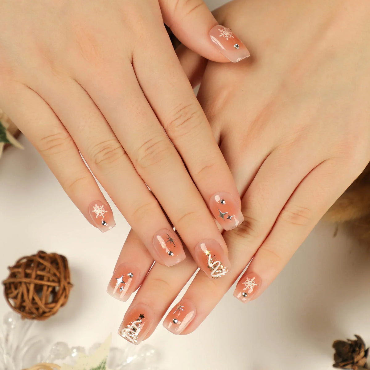 Press-On Nails Christmas Snowflake & Star Self-Adhesive & Lightweight