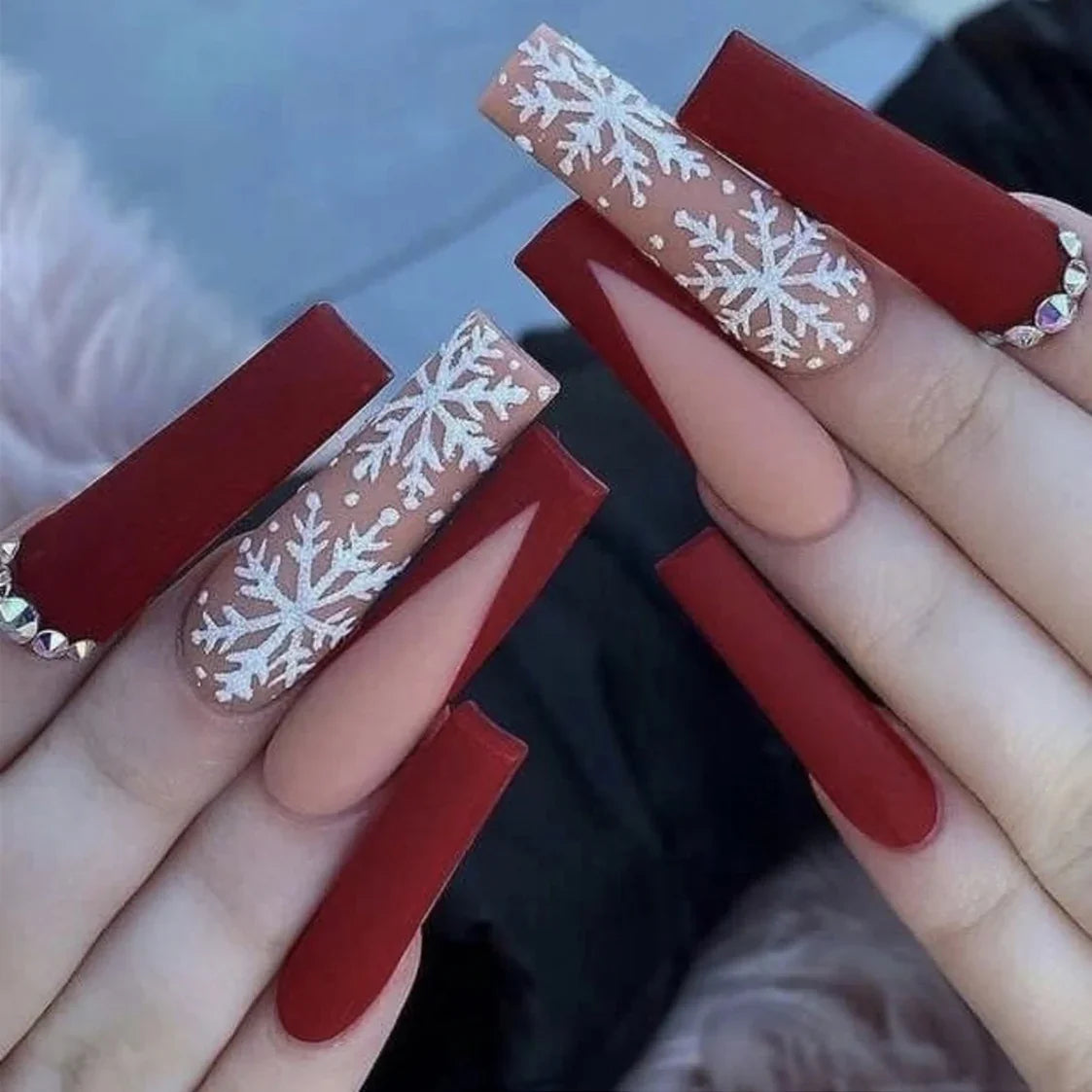 Press-On Nails Festive Snowflake Easy Application