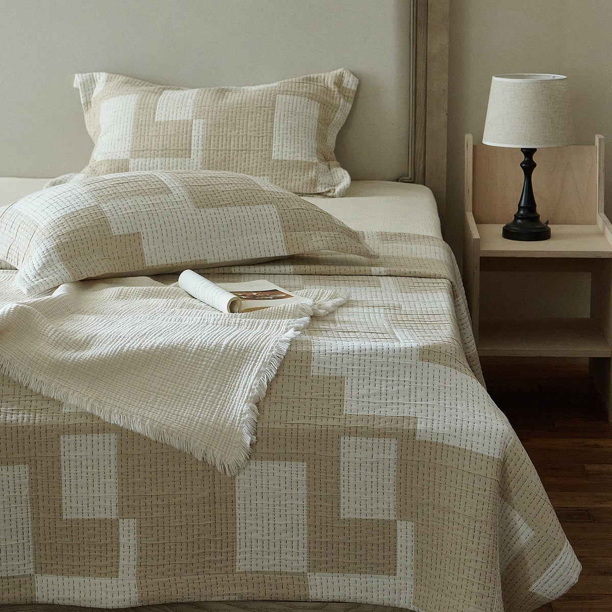 Quilted Bedspread Set Cotton Blend 91 x 94 Inches