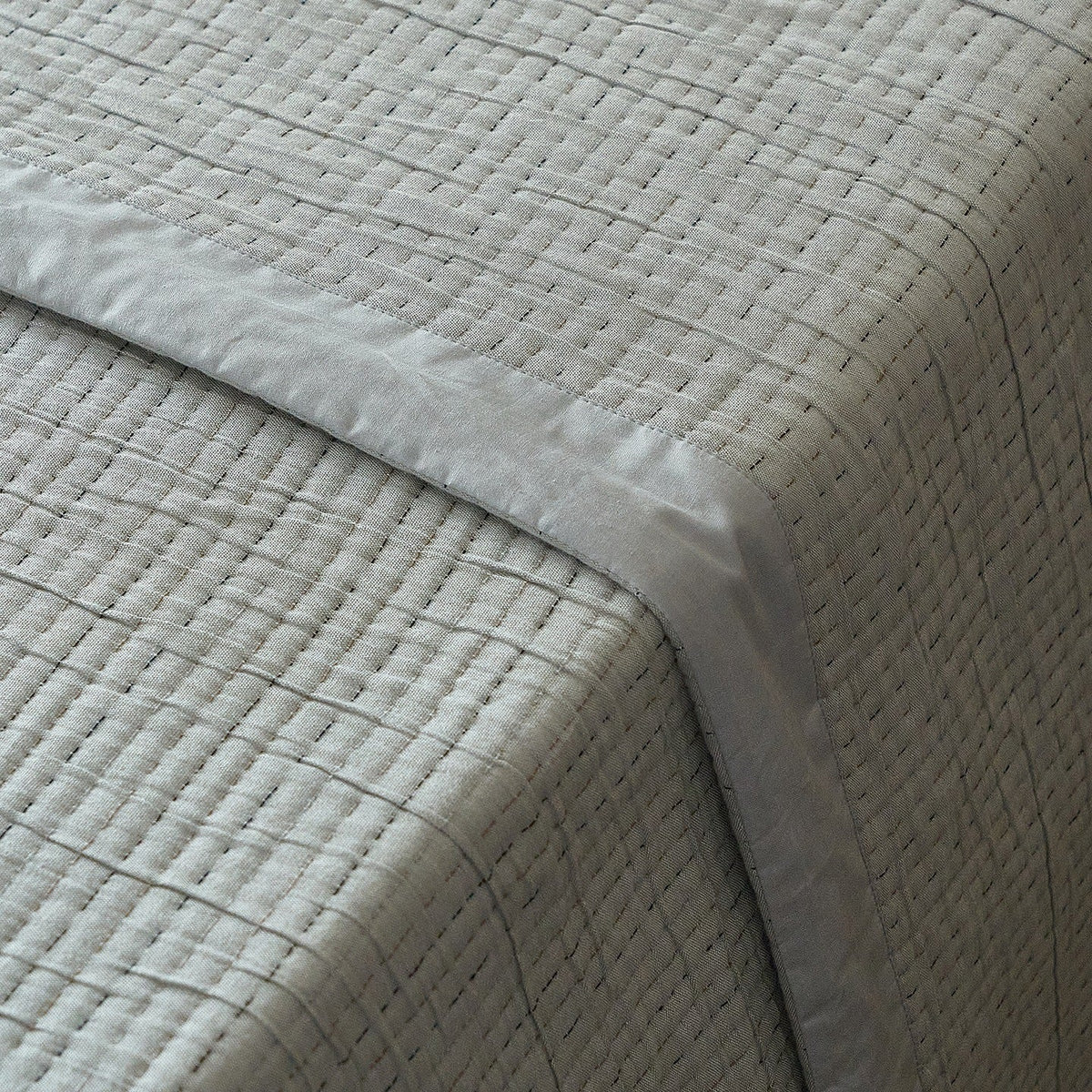 Quilted Bedspread Set Cotton Blend 91 x 94 Inches