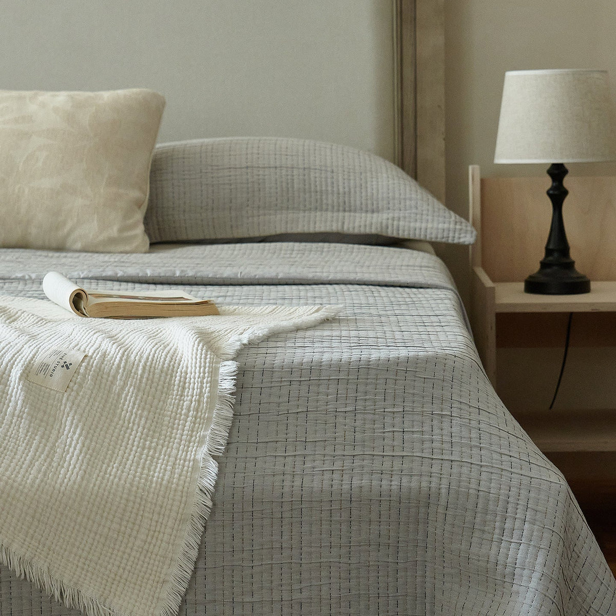 Quilted Bedspread Set Cotton Blend 91 x 94 Inches