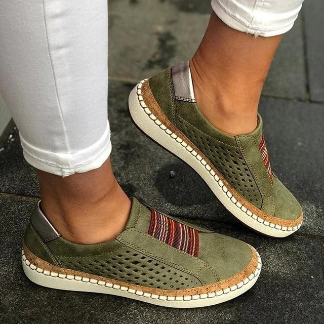 Slip-On Sneakers Breathable Flat-Bottom Structured Support Toe Clasp