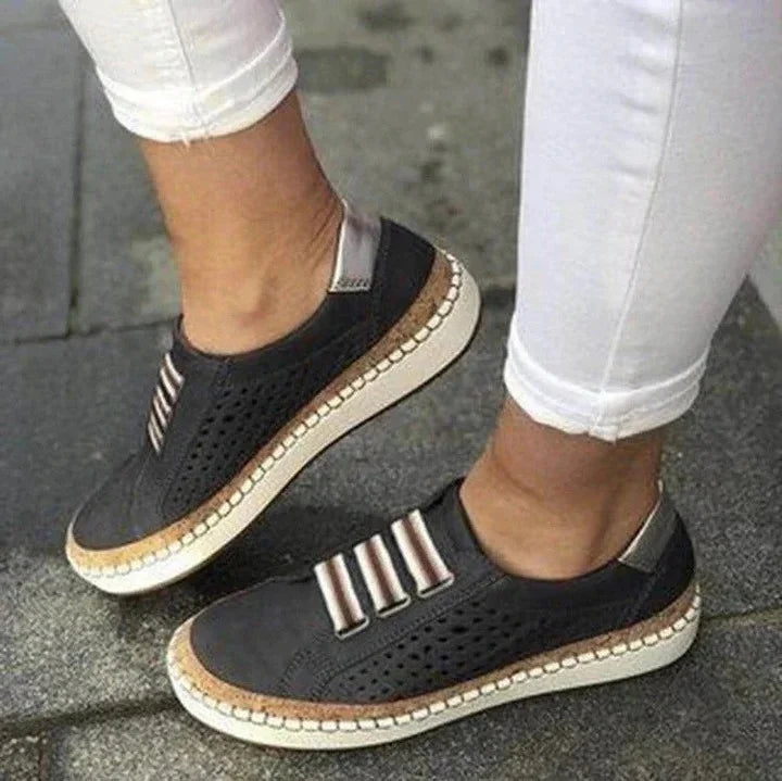 Slip-On Sneakers Breathable Flat-Bottom Structured Support Toe Clasp