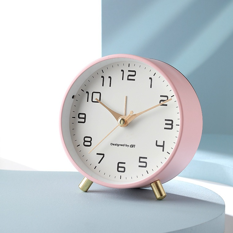Serene Scandinavian Table Clock – A Touch of Minimalist Elegance
