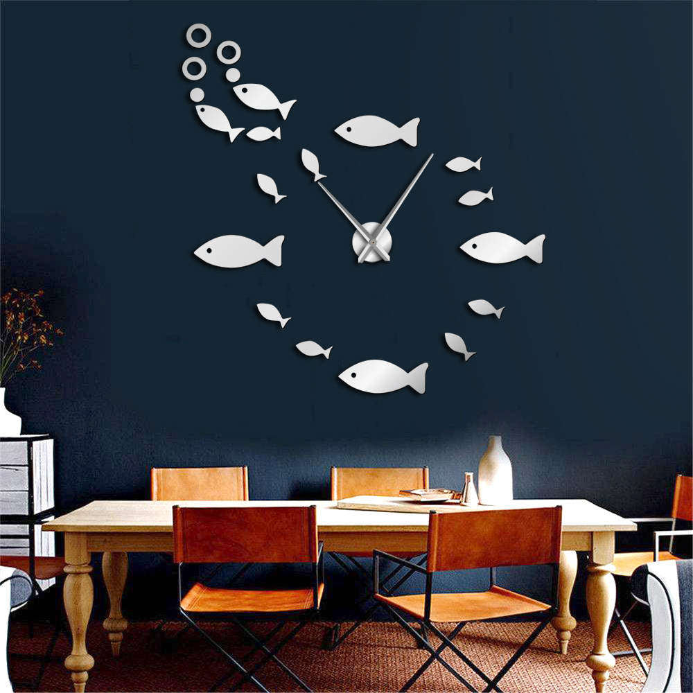 Elegant Fish-Inspired Wall Clock with Quartz Accuracy