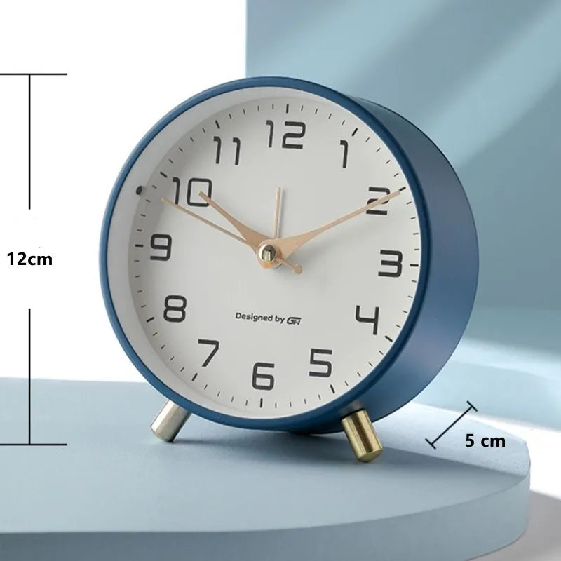 Silent Quartz Clock with Metal and Glass Design – Scandinavian Style