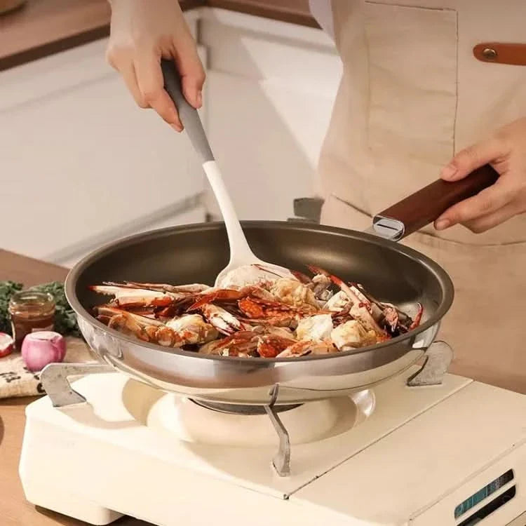 Versatile Cooking Pan for Gas and Induction Stoves