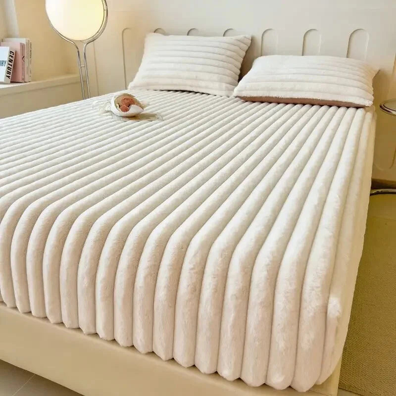 Luxurious Velvet Fitted Sheet - Soft Comfort & Secure Fit