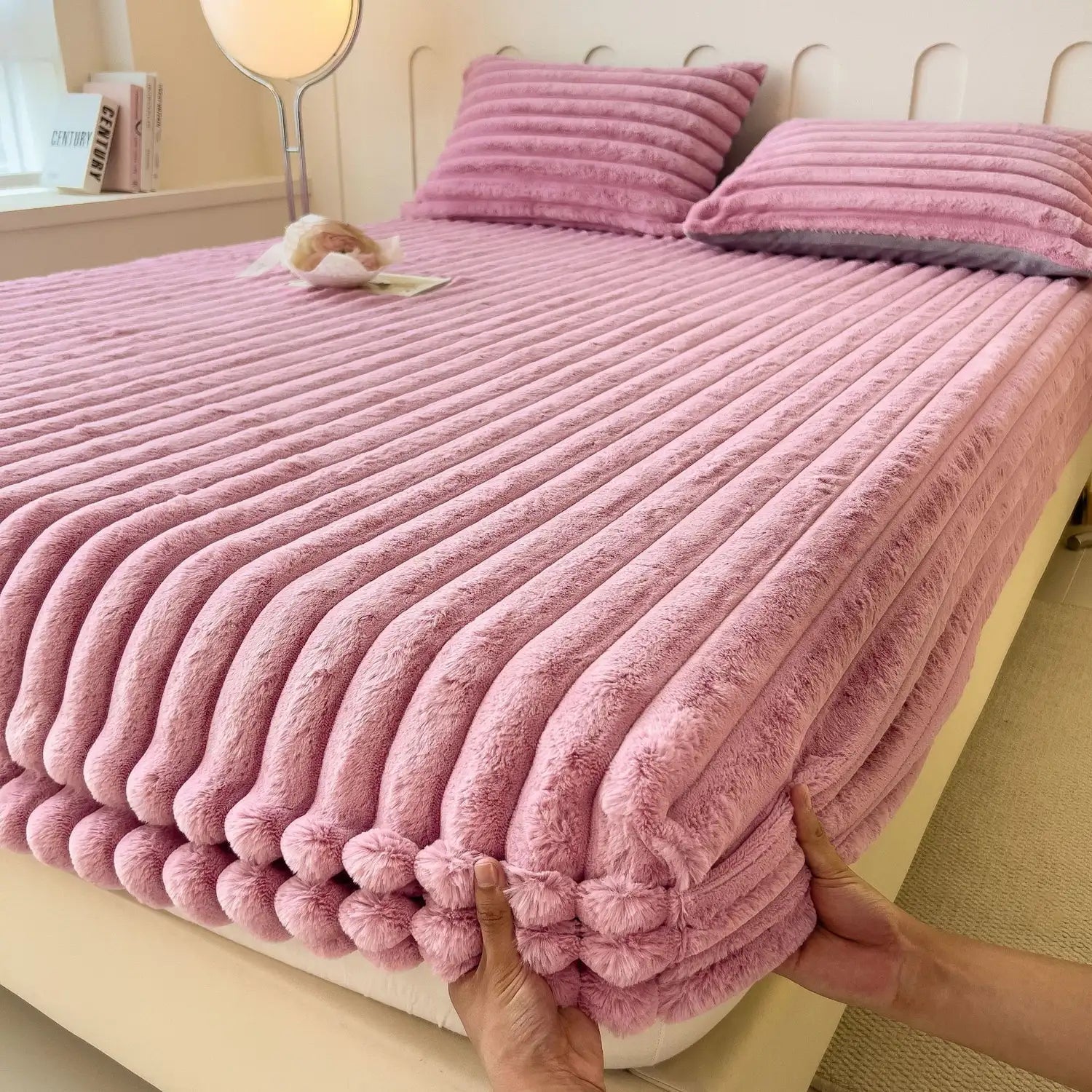 Luxurious Velvet Fitted Sheet - Soft Comfort & Secure Fit