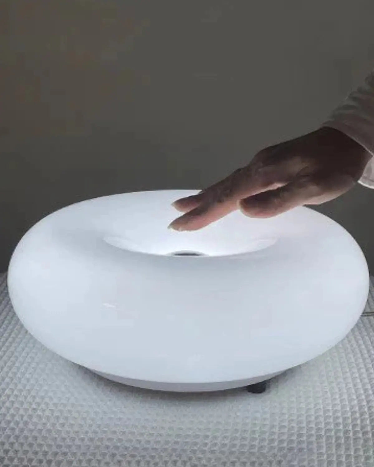 LED Table Lamp in Donut Shape – Soft Orange & White Light, 30 × 30 cm