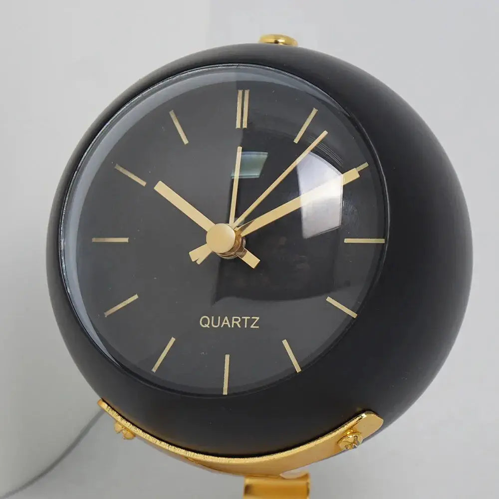 Silent Mechanism Round Alarm Clock with Gold Base – Quartz Design