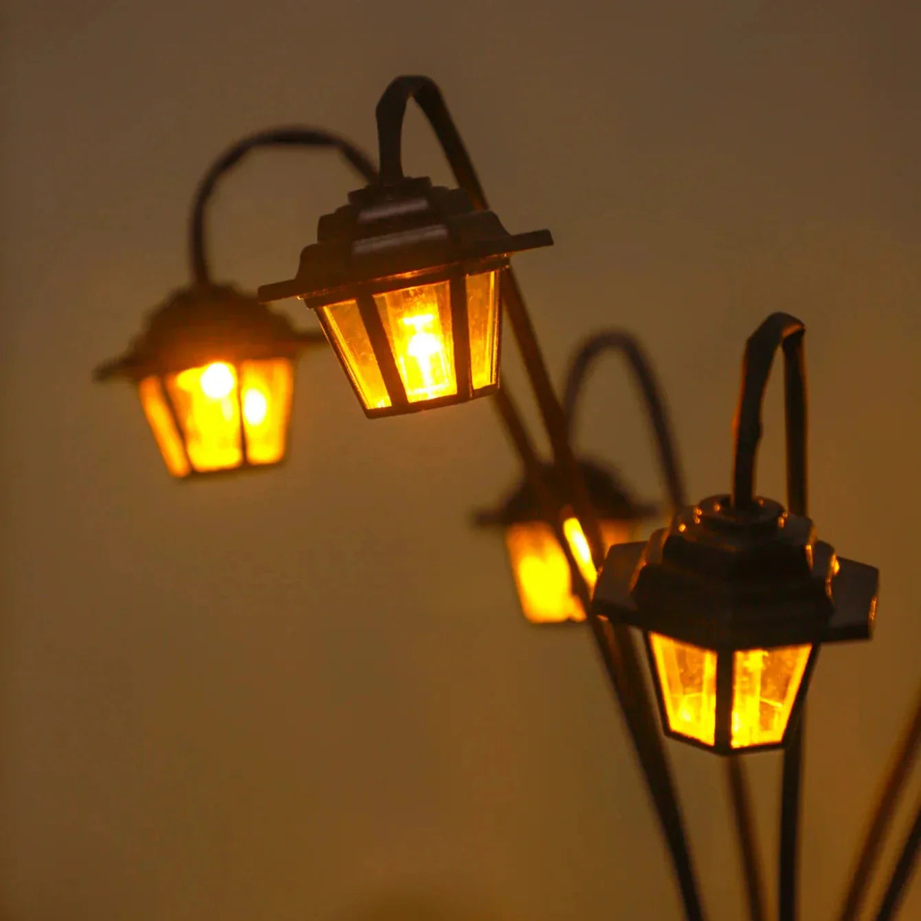 6 LED Lights Solar-Powered Garden Lantern in Retro Style