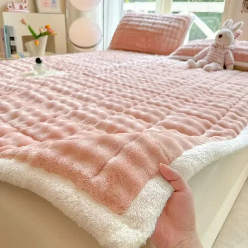 Foldable Plush Mattress Cover for Warm Comfort