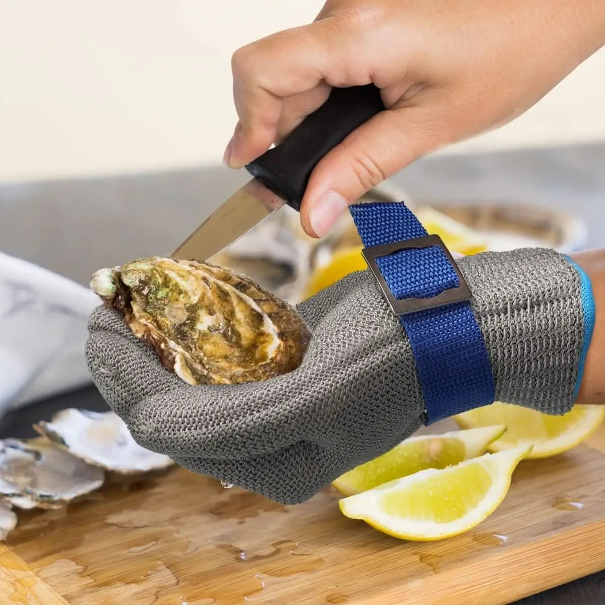 Cut-Resistant Steel Mesh Gloves for Safe Cutting and Handling