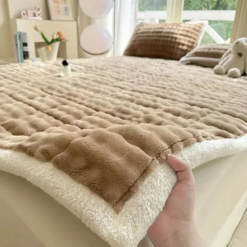Foldable Plush Mattress Cover for Warm Comfort