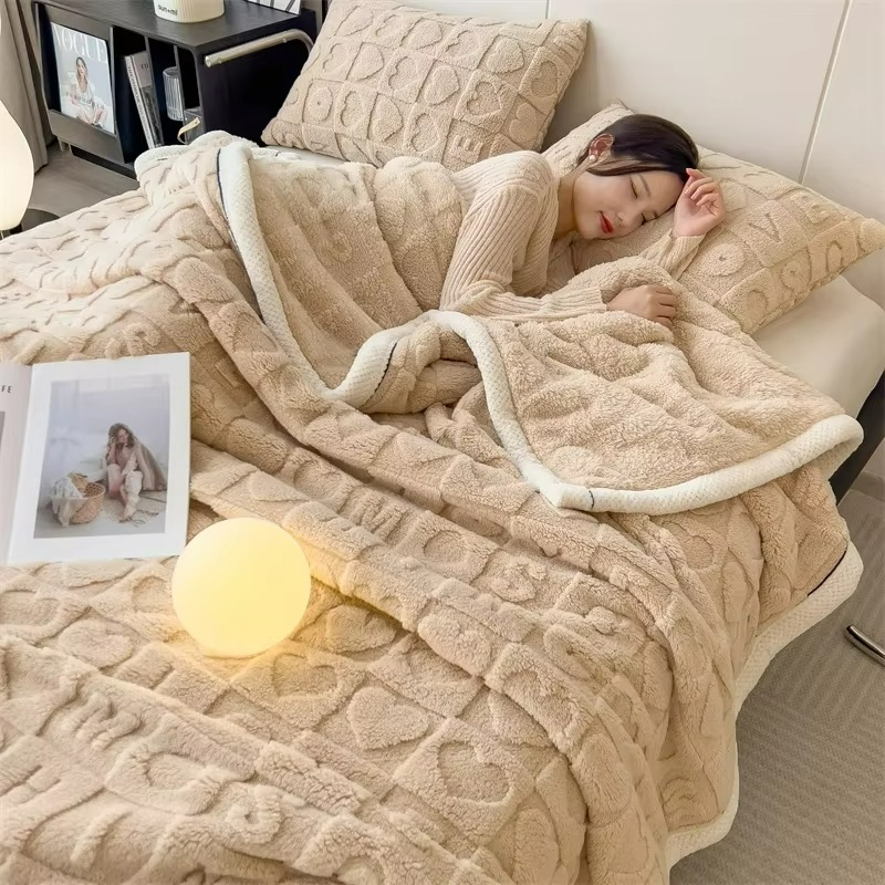 CozyComfort Fleece Blanket - Lightweight & Versatile