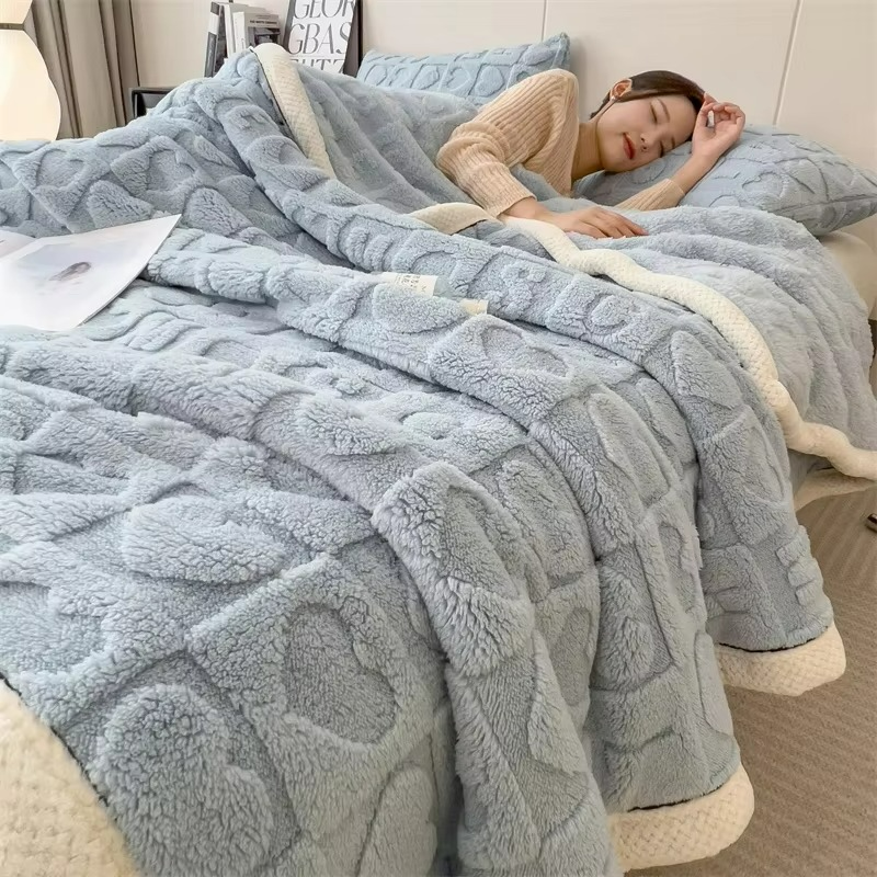CozyComfort Fleece Blanket - Lightweight & Versatile
