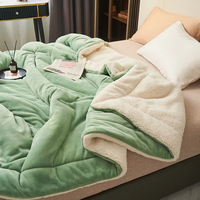 CozyNest – Premium Soft Fleece Throw Blanket