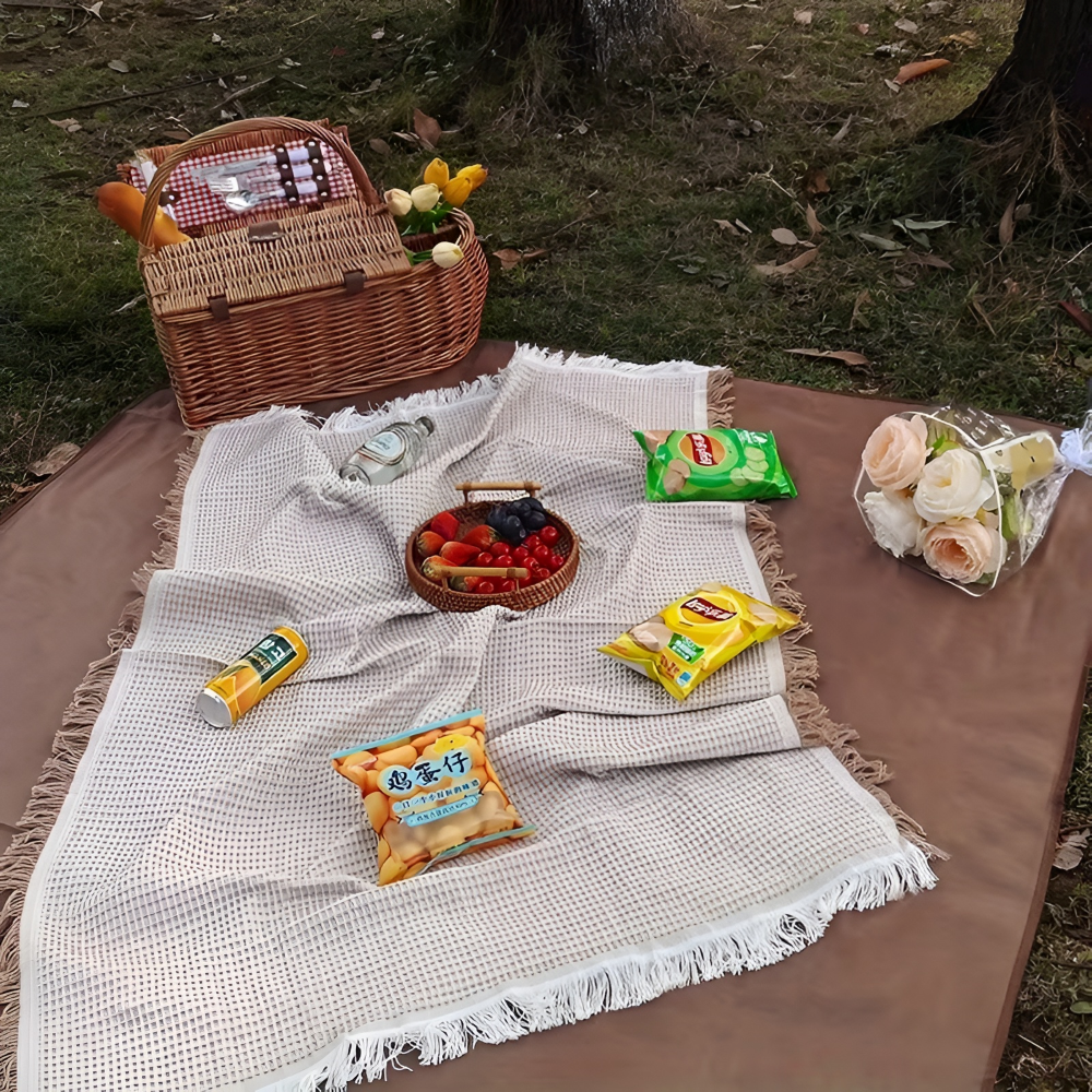 Waterproof Outdoor Blanket 180x180 cm – Foldable for Picnics