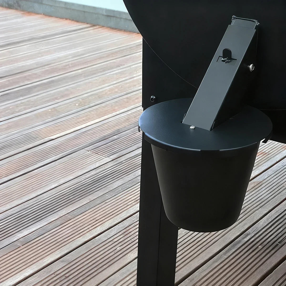 Enclosed Grease Bucket with Lid and Reusable Silicone Liner for Pellet Grills