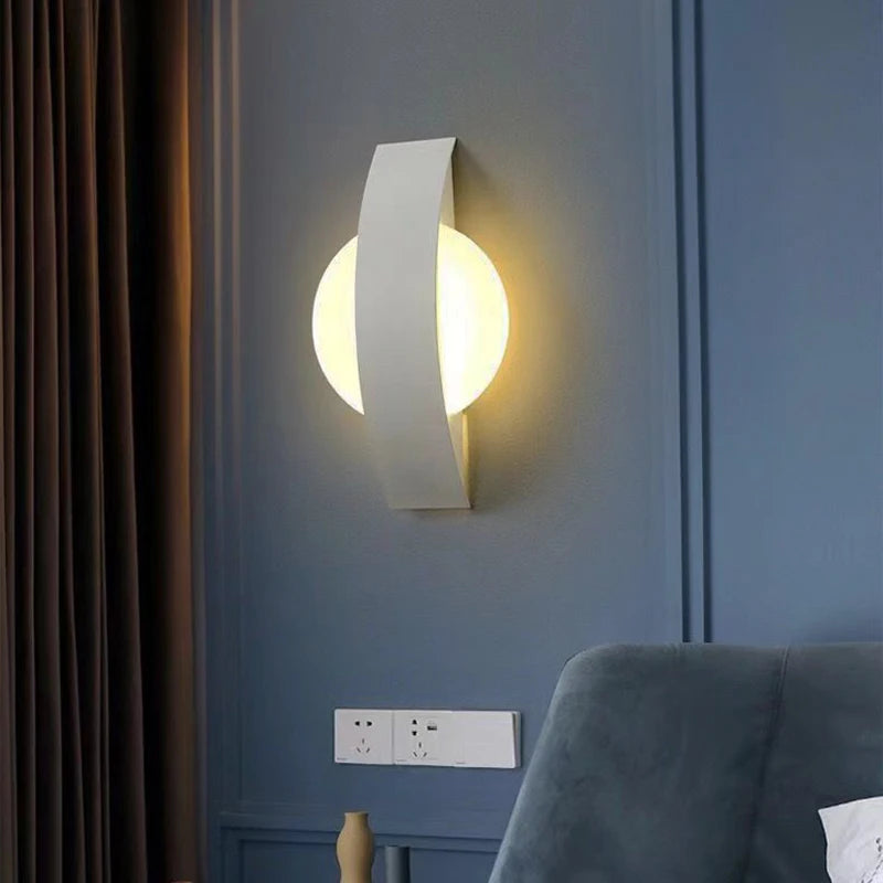 Sleek LED Wall Light Fixture for Modern Spaces