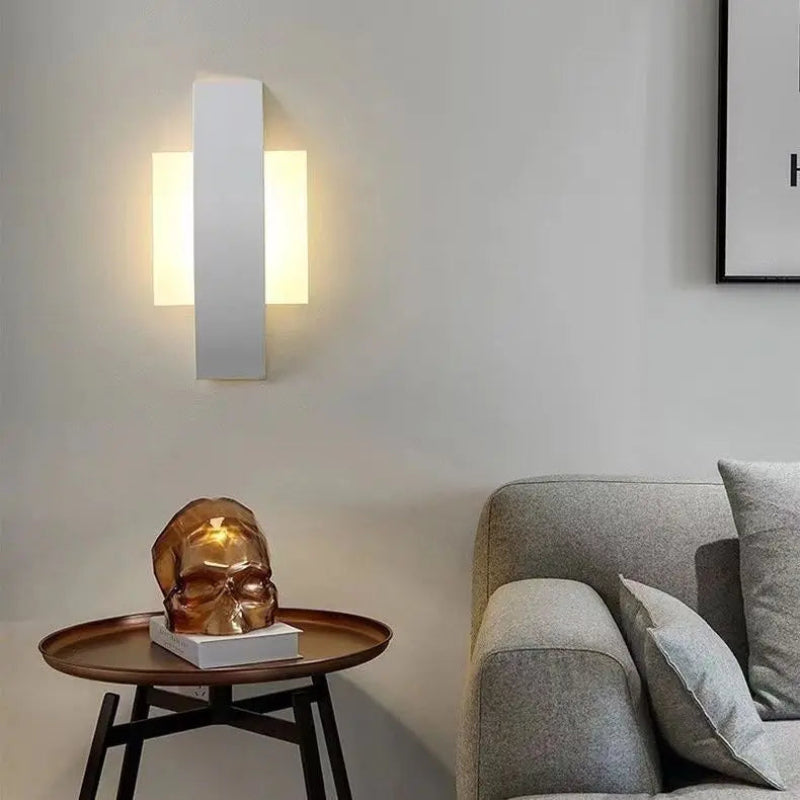 Sleek LED Wall Light Fixture for Modern Spaces
