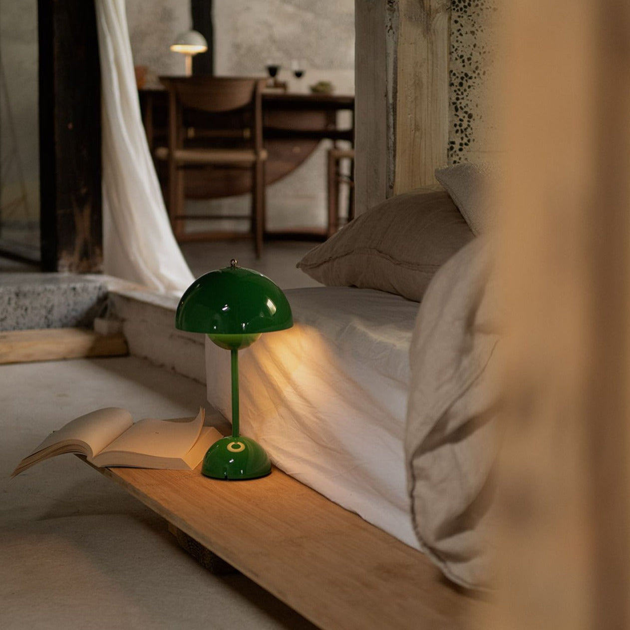 Retro Style Table Lamp – Wireless with 3 Adjustable Brightness Levels