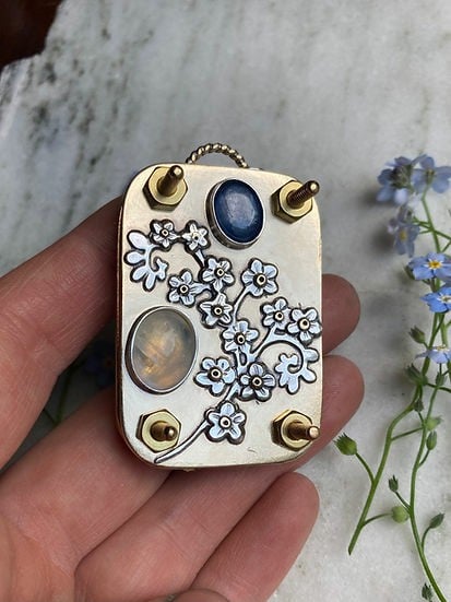 Compact Floral Press and Plant Preservation Tool for Crafts