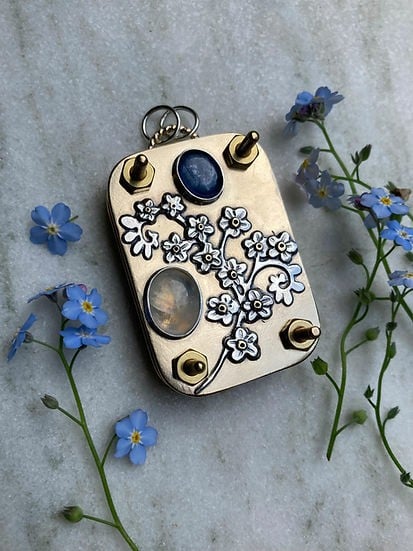 Compact Floral Press and Plant Preservation Tool for Crafts