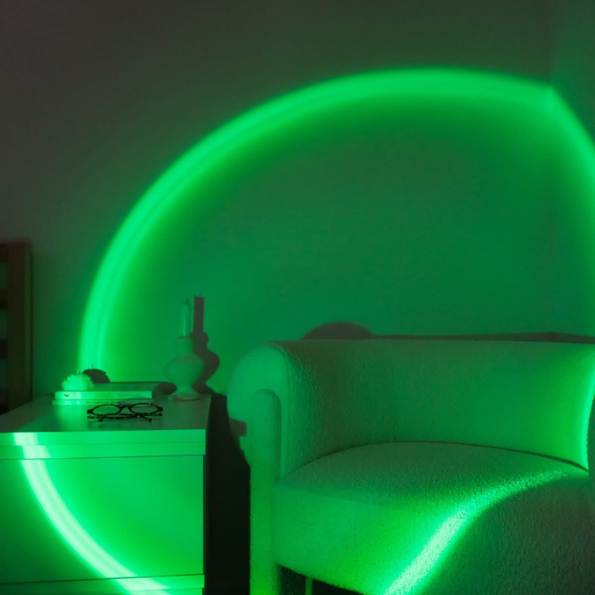 Sunset Glow Projection Lamp – 16 Color Variations, 180° Rotating Head