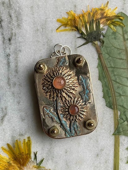 Compact Floral Press and Plant Preservation Tool for Crafts