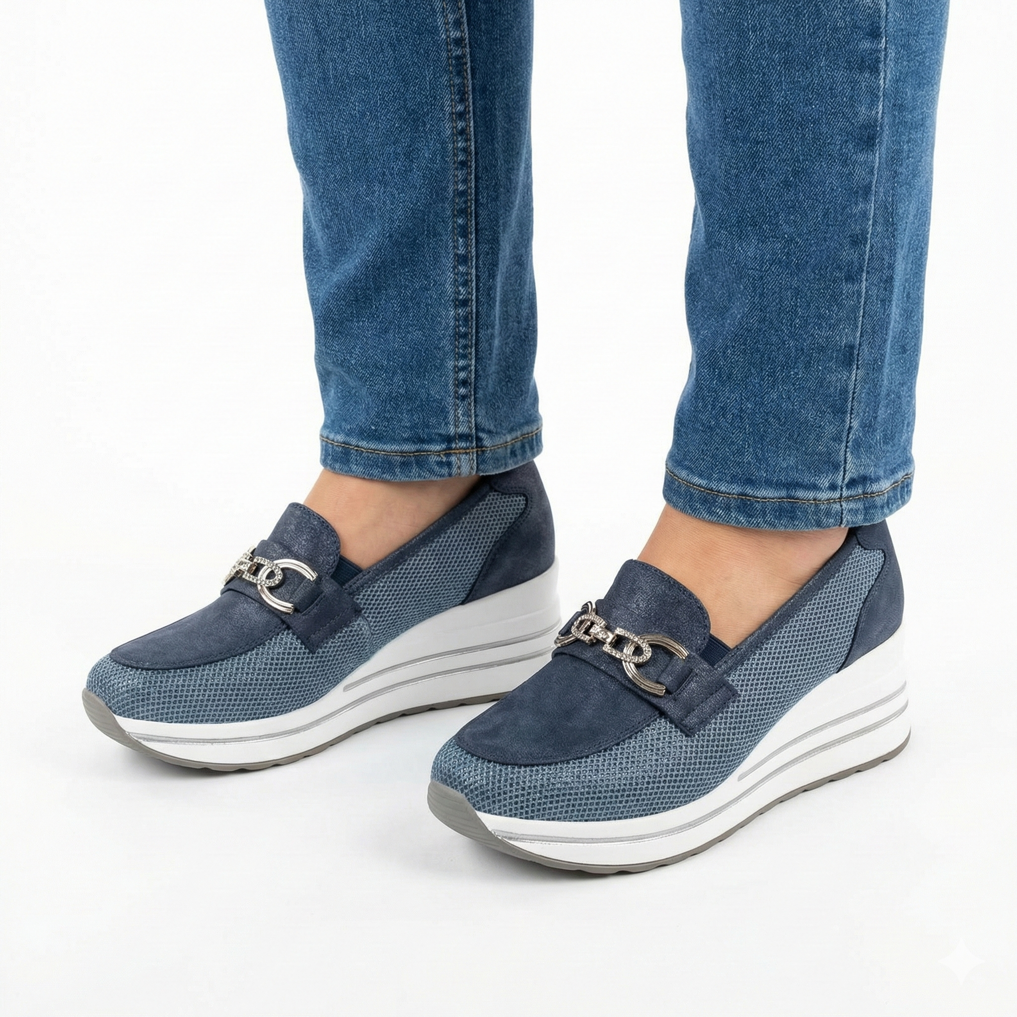 StrideLux™ — Unleash Lightweight Warmth That Powers Every Step