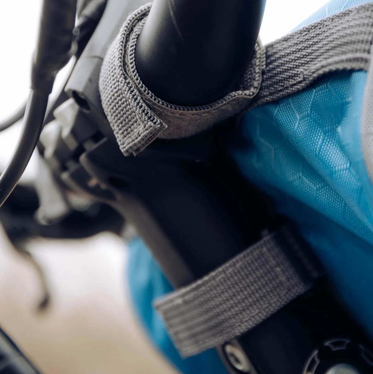 Streamlined Bicycle Handlebar Bag with Touchscreen Pocket